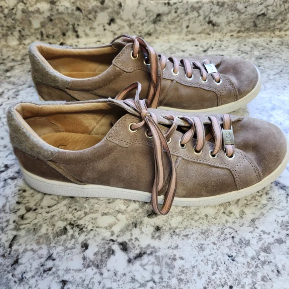 UGG Australia Milo Suede Lace up Sneaker Womens Size 9.5 - Picture 3 of 6